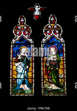 Vitrail représentant le Saint Esprit et une justice aveugle. St George Church Brinsop Herefordshire UK. Septembre 2018. Banque D'Images