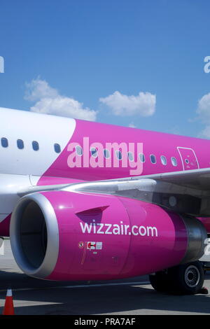 Wizz Air A320 200 sur le tarmac de l'aéroport Ferihegy de Budapest, Hongrie Banque D'Images