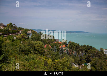 Paysage du Lac Balaton à partir de la péninsule de Tihany, la Hongrie. Est un lac d'eau douce de Hongrie. C'est le plus grand lac d'Europe centrale. Banque D'Images