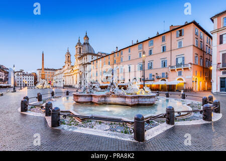 Rome, Italie. La Fontana del Moro (la lande Fontaine) à l'extrémité sud de la Piazza Navona. Banque D'Images