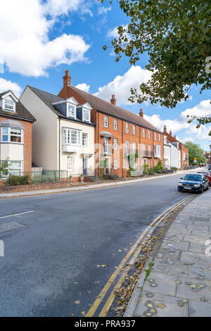 Terrasse de maisons de ville en brique rouge à Salisbury UK Banque D'Images