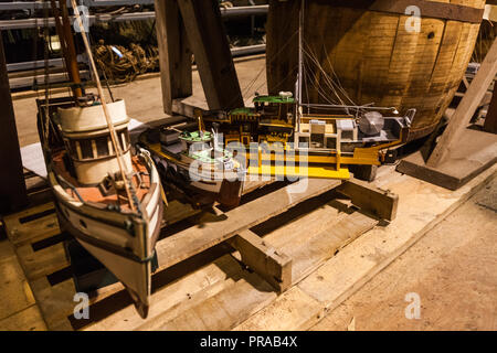 Modèles de bateaux trouvés dans une installation de stockage des collections du musée Banque D'Images