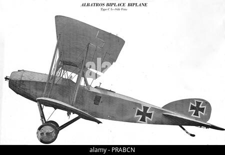 Novembre 1918 - Types d'avions allemands. Albatros biplan biplace. Vue de côté Banque D'Images