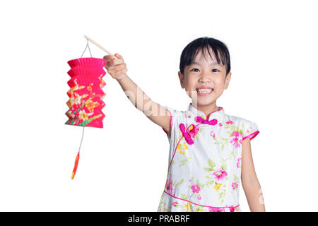 Chinois asiatique little girl holding latern célébrer le milieu de l'automne festival à fond blanc isolé Banque D'Images