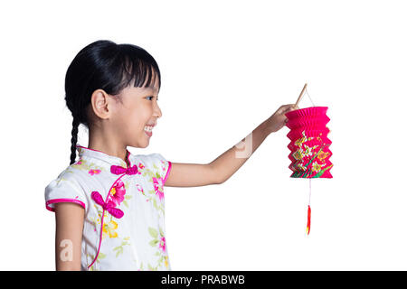 Chinois asiatique little girl holding latern célébrer le milieu de l'automne festival à fond blanc isolé Banque D'Images