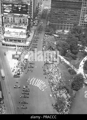 Le jour de l'indépendance, 1918 - Indépendance Day Parade sur la Cinquième Avenue, New York City. 4 juillet 1918 Banque D'Images