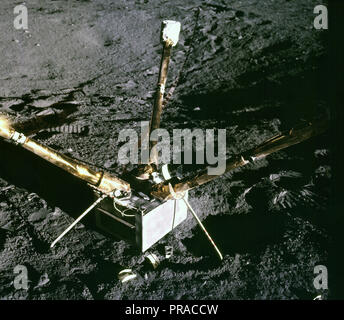 Assis sur la surface lunaire, ce magnétomètre a fourni de nouvelles données sur le champ magnétique de la Lune. C'est l'un des instruments utilisés au cours de la mission Apollo 12. Banque D'Images