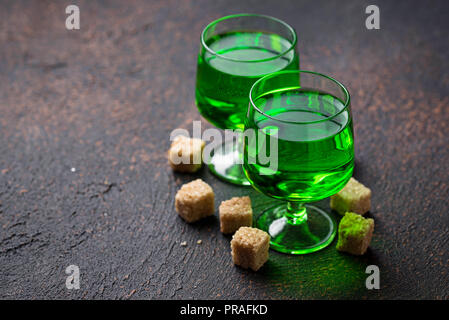 Verres d'absinthe de sucre brun Banque D'Images