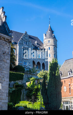 Château néo-gothique des Comtes, 1904, style architectural historiciste, Rochefort, Belgique Banque D'Images