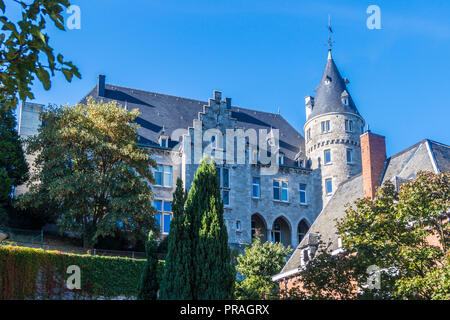 Château néo-gothique des Comtes, 1904, style architectural historiciste, Rochefort, Belgique Banque D'Images