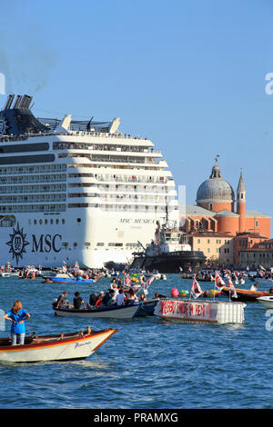 Venise, Italie. 30 Septembre, 2018. "Pas de protestation grandi navi !" contre les grands bateaux de croisière à Venise, Italie Banque D'Images