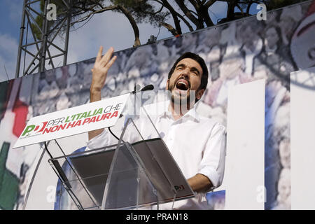 Rome, Italie. Sep 30, 2018. ROME, ITALIE - 30 SEPTEMBRE : Maurizio Martina, Secrétaire du Parti démocrate (PD), de centre-gauche italien, parle d'un parti politique au cours d'une manifestation contre la politique actuelle du gouvernement le 30 septembre 2018 à Rome, Italie. Credit : Danilo Balducci/ZUMA/Alamy Fil Live News Banque D'Images