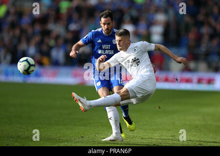 Cardiff, Royaume-Uni. Septembre 30, 2018. Johann Berg Gudmundsson de Burnley en action. Premier League match, Cardiff City v Burnley au Cardiff City Stadium le dimanche 30 septembre 2018. Cette image ne peut être utilisé qu'à des fins rédactionnelles. Usage éditorial uniquement, licence requise pour un usage commercial. Aucune utilisation de pari, de jeux ou d'un seul club/ligue/dvd publications. Photos par Andrew Andrew/Verger Verger la photographie de sport/Alamy live news Banque D'Images