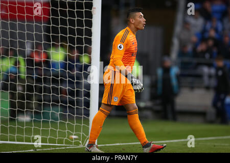 Cardiff, Royaume-Uni. Septembre 30, 2018. Neil Etheridge, le gardien de la ville de Cardiff en action. Premier League match, Cardiff City v Burnley au Cardiff City Stadium le dimanche 30 septembre 2018. Cette image ne peut être utilisé qu'à des fins rédactionnelles. Usage éditorial uniquement, licence requise pour un usage commercial. Aucune utilisation de pari, de jeux ou d'un seul club/ligue/dvd publications. Photos par Andrew Andrew/Verger Verger la photographie de sport/Alamy live news Banque D'Images