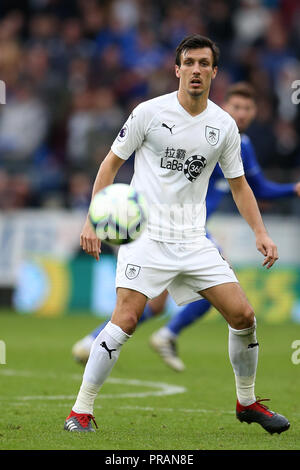 Cardiff, Royaume-Uni. Septembre 30, 2018. Jack Cork de Burnley en action. Premier League match, Cardiff City v Burnley au Cardiff City Stadium le dimanche 30 septembre 2018. Cette image ne peut être utilisé qu'à des fins rédactionnelles. Usage éditorial uniquement, licence requise pour un usage commercial. Aucune utilisation de pari, de jeux ou d'un seul club/ligue/dvd publications. Photos par Andrew Andrew/Verger Verger la photographie de sport/Alamy live news Banque D'Images