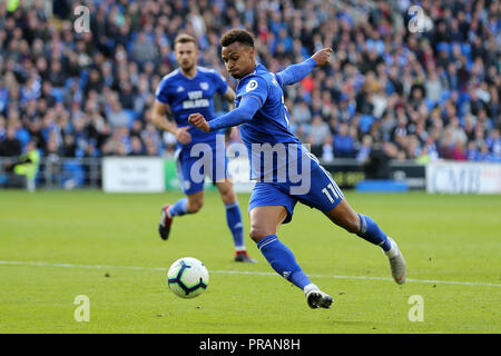 Cardiff, Royaume-Uni. Septembre 30, 2018. Josh Murphy de la ville de Cardiff en action. Premier League match, Cardiff City v Burnley au Cardiff City Stadium le dimanche 30 septembre 2018. Cette image ne peut être utilisé qu'à des fins rédactionnelles. Usage éditorial uniquement, licence requise pour un usage commercial. Aucune utilisation de pari, de jeux ou d'un seul club/ligue/dvd publications. Photos par Andrew Andrew/Verger Verger la photographie de sport/Alamy live news Banque D'Images