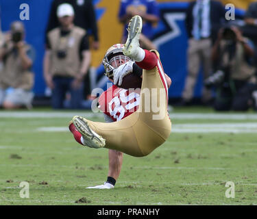 Carson, CA. Sep 30, 2018. San Francisco 49ers tight end George Kittle (85) L'un une part après la capture au cours de la NFL San Francisco 49ers vs Los Angeles Chargers au Stubhub Center de Carson, Ca, le 30 septembre 2018 (Photo par Jevone Moore : csm Crédit/Alamy Live News Banque D'Images