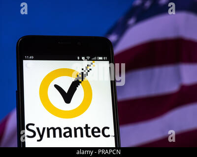 Kiev, Ukraine. Sep 30, 2018. Symantec Corporation vu le logo affiché sur le téléphone intelligent. Symantec Corporation est une entreprise de logiciels. La société fournit des logiciels et services de cybersécurité. Crédit : Igor Golovniov SOPA/Images/ZUMA/Alamy Fil Live News Banque D'Images