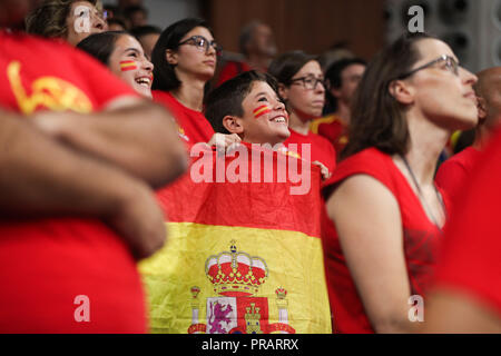 Tenerife, Espagne. Sep 30, 2018. Fans de regarder sur l'Espagne au cours de la 3ème place match entre l'Espagne et la Belgique à la FIBA 2018 Coupe du Monde féminine de basket-ball à Santiago Martin à San Cristobal de La Laguna à Tenerife, Espagne, 30 septembre 2018. L'Espagne a gagné 67-60. Credit : Zheng Huansong/Xinhua/Alamy Live News Banque D'Images