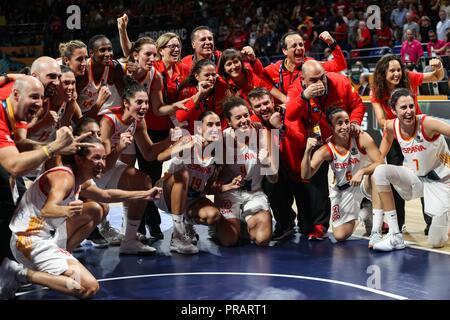 Tenerife, Espagne. Sep 30, 2018. L'Espagne l'équipe célèbre après avoir remporté la 3e place au dessus de la Belgique à la FIBA 2018 Coupe du Monde féminine de basket-ball à Santiago Martin à San Cristobal de La Laguna à Tenerife, Espagne, 30 septembre 2018. L'Espagne a gagné 67-60. Credit : Zheng Huansong/Xinhua/Alamy Live News Banque D'Images