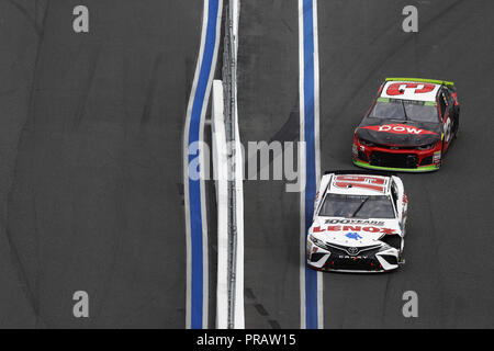 30 septembre 2018 - Concord, Caroline du Nord, États-Unis d'Amérique - Daniel Suarez (19) courses au cours de l'approbation de la Bank of America 400 à Charlotte Motor Speedway à Concord, en Caroline du Nord. (Crédit Image : © Chris Owens Asp Inc/ASP via Zuma sur le fil) Banque D'Images