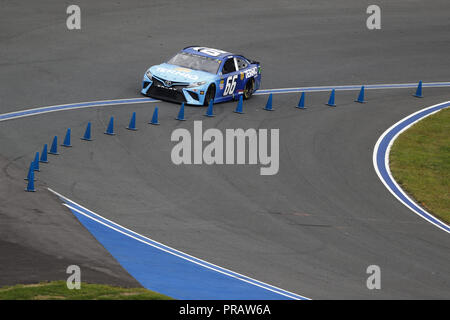 30 septembre 2018 - Concord, Caroline du Nord, États-Unis d'Amérique - Timmy Hill (66) courses au cours de l'approbation de la Bank of America 400 à Charlotte Motor Speedway à Concord, en Caroline du Nord. (Crédit Image : © Chris Owens Asp Inc/ASP via Zuma sur le fil) Banque D'Images