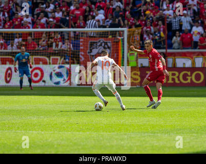 Harrison, NJ - 30 septembre 2018 : Miguel Almiron (10) d'Atlanta United FC contrôle ball pendant les match contre MLS Red Bulls au Red Bull Arena Red Bulls a gagné 2 - 0 Crédit : lev radin/Alamy Live News Banque D'Images