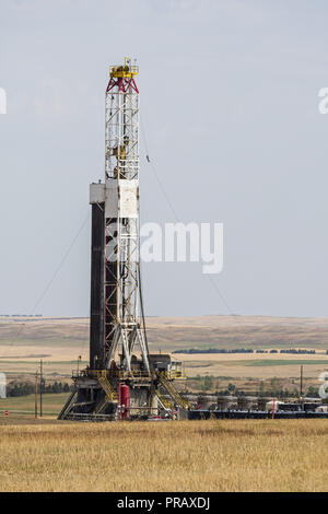 Williston, Dakota du Nord, USA. Sep 8, 2018. Un appareil de forage appartenant à Pioneer Energy Services forage d'un puits de gaz/pétrole près de Williston, N.D. Credit : Bayne Stanley/ZUMA/Alamy Fil Live News Banque D'Images