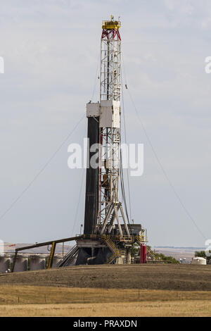 Williston, Dakota du Nord, USA. Sep 8, 2018. Un appareil de forage appartenant à Pioneer Energy Services forage d'un puits de gaz/pétrole près de Williston, N.D. Credit : Bayne Stanley/ZUMA/Alamy Fil Live News Banque D'Images