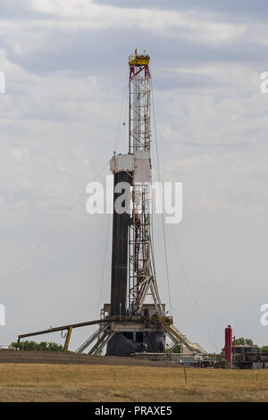 Williston, Dakota du Nord, USA. Sep 8, 2018. Un appareil de forage appartenant à Pioneer Energy Services forage d'un puits de gaz/pétrole près de Williston, N.D. Credit : Bayne Stanley/ZUMA/Alamy Fil Live News Banque D'Images