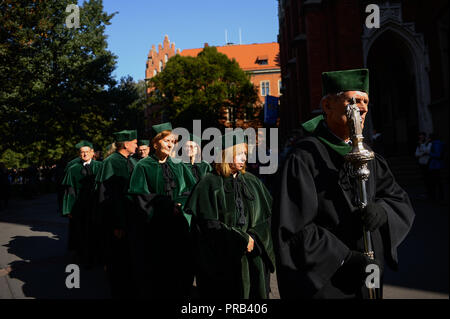 Cracovie, Pologne. 1 octobre, 2018. Les professeurs assister à la 655th procession de l'ouverture de l'année académique à l'Université Jagellonne. Fondée en 1364, l'Université Jagellonne est la plus ancienne université en Pologne, la deuxième plus ancienne université d'Europe centrale, et l'une des plus anciennes universités du monde. Credit : Omar Marques/SOPA Images/ZUMA/Alamy Fil Live News Banque D'Images