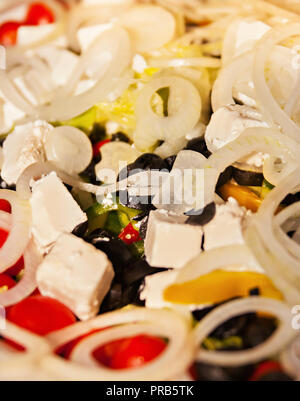 Salade de tomates à la feta et olives Banque D'Images