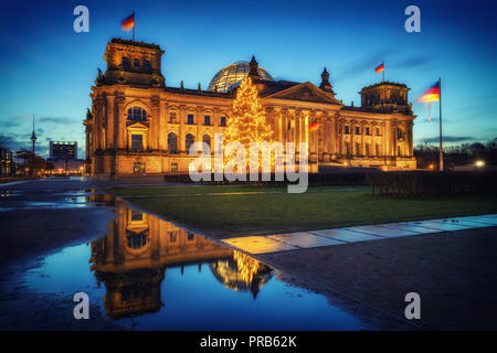 Et l'arbre de Noël du Reichstag à Berlin Banque D'Images