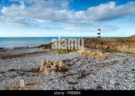 Phare Du * 1963 : ouverture intégrale sur Penmon Point sur l'île de l'Anglsey au Pays de Galles Banque D'Images