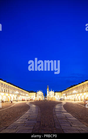 L'Europe, Italie, Piémont, Turin, Piazza San Carlo, les églises de Santa Cristina et Carlo Borromeo Banque D'Images