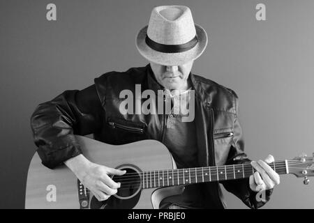 La guitare sur un Dimanche paresseux Banque D'Images