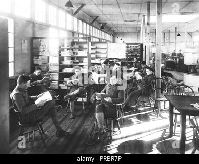 1918 - bibliothèques - New York à travers l'Iowa - Bibliothèque, alcôve, Camp Gordon, Géorgie Banque D'Images
