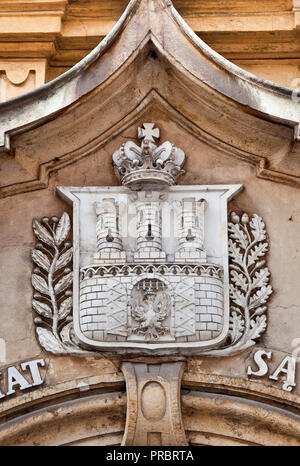 Les armoiries de la ville au portail sur la rue Kanonicza au bâtiment à Cracovie, Pologne Banque D'Images