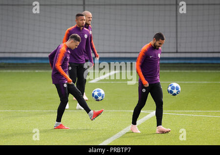 Manchester City's Phil Foden (à gauche) et Ilkay Gundogan pendant une session de formation à l'Académie de football de la ville, Manchester. Banque D'Images