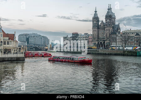 La gare centrale d'Amsterdam Banque D'Images