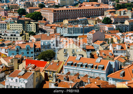 Vues des toits en terre cuite de Lisbonne, Portugal. Banque D'Images