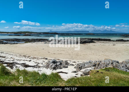 À l'ouest à travers son d'Arisaig de Eigg et le rhum d'Arisaig, près de Mallaig, Highlands, Scotland Banque D'Images