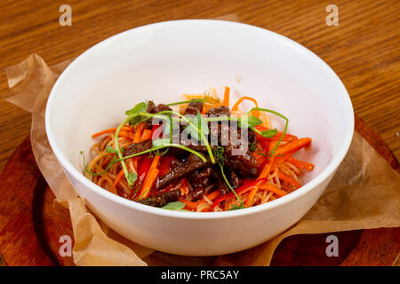 Pâtes aux légumes et boeuf Banque D'Images