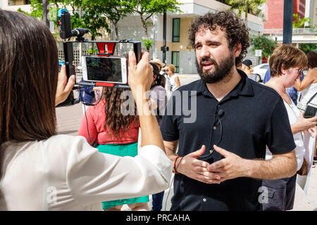 Miami Floride, manifestation manifestant protestant, les familles appartiennent ensemble Free enfants immigration illégale, les médias sociaux, la frontière mexicaine fa Banque D'Images