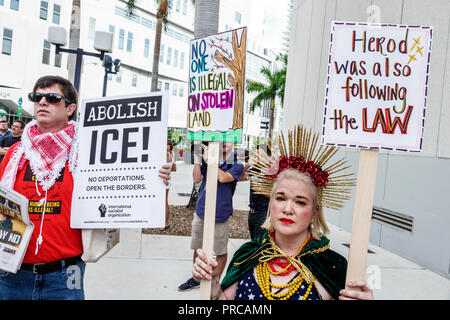 Miami Florida, manifestation manifestant protestant, les familles appartiennent ensemble Free enfants immigration illégale, frontière mexicaine famille separati Banque D'Images