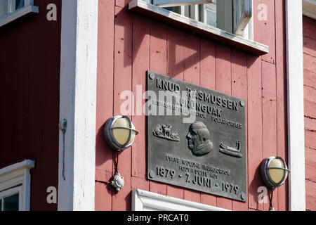 Plaque sur Knud Rasmussen's 1879 - 1979 (anthropologue et explorateur polaire) de naissance. Jakobshavn Ilulissat (Groenland), Qaasuitsup, Banque D'Images