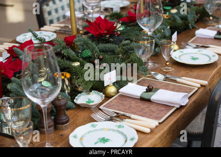 Décorations de Noël placés autour d'une maison d'habitation à Londres avant les fêtes de Noël, England, UK Banque D'Images