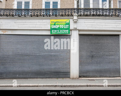 Magasin de détail fermé autour du centre-ville de Newquay, Cornwall. Pour la récession, les fermetures de crise dans les rues, les magasins vacants, les magasins à bord, les magasins inoccupés Banque D'Images