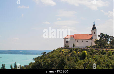 Voir l'historique de l'abbaye bénédictine au bord du lac Balaton, sur la péninsule de Tihany, Hongrie, Europe de l'Est. Banque D'Images