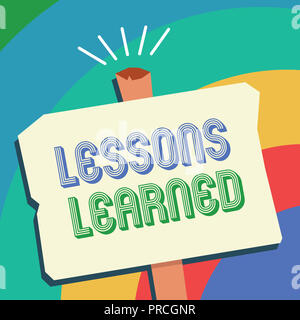 Signe montrant les leçons tirées du texte. Photo conceptuelle promouvoir partager et utiliser les connaissances issues de l'expérience. Banque D'Images